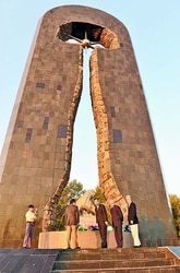 セミパラチンスク/世代超え拡大する深刻な核被害/志位委員長が