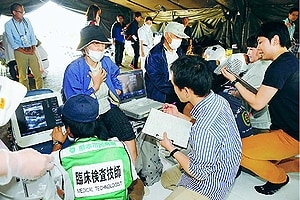 熊本地震 車中泊 痛む足 心配 益城町で エコノミー症 集中検査