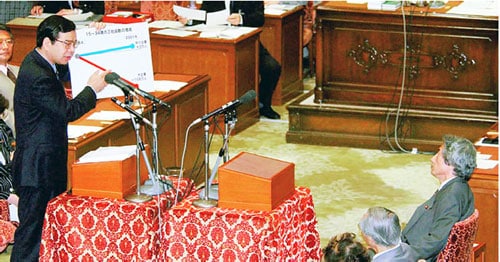 �ʐ^���p�l������ɓ}�񓢘_����u�ʘa�v�ψ���