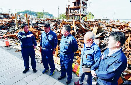 能登半島１．１地震 復興遅々　行政無策 漆器仮設工房「公費支援ぜひ」　焼失朝市「この現状を国会で」 小池書記局長に被災者切々　輪島・珠洲