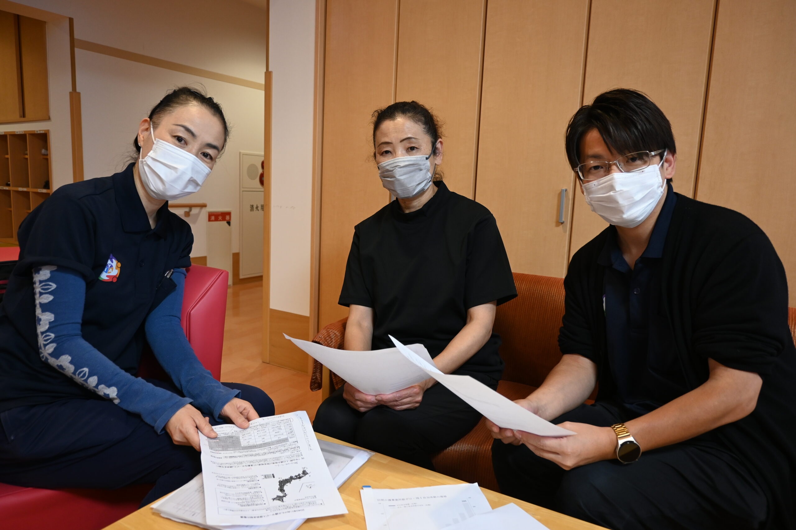 山田さん、河野さん、渡邊さん=4日、南アルプス市