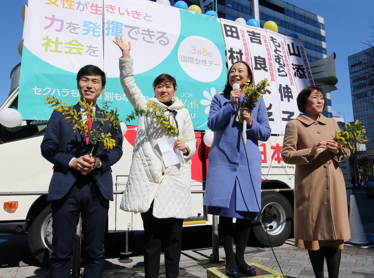 写真・国際女性デー・街頭宣伝